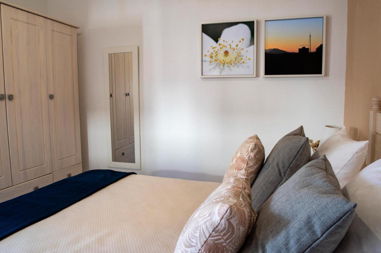 Apartamentos Rurales Helechosa, Las Tres Penas Екстериор снимка